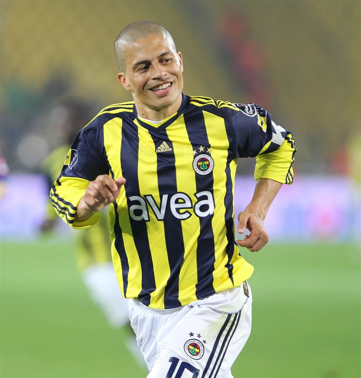 Alex de Souza com a camisa do Fenerbahçe, em 2011