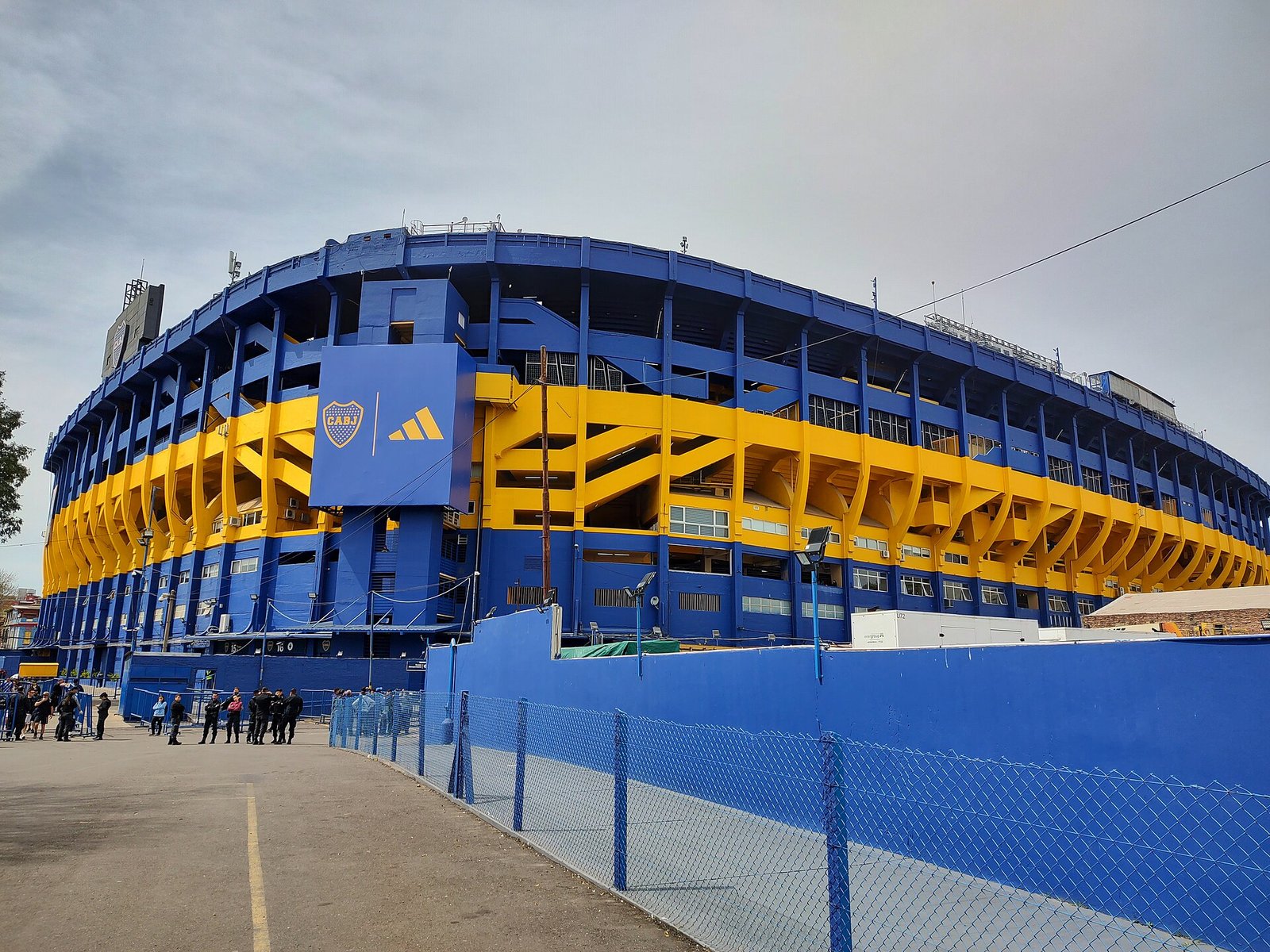 Interior de La Bombonera, o Estádio Alberto J. Armando, casa do Boca Juniors, em Buenos Aires