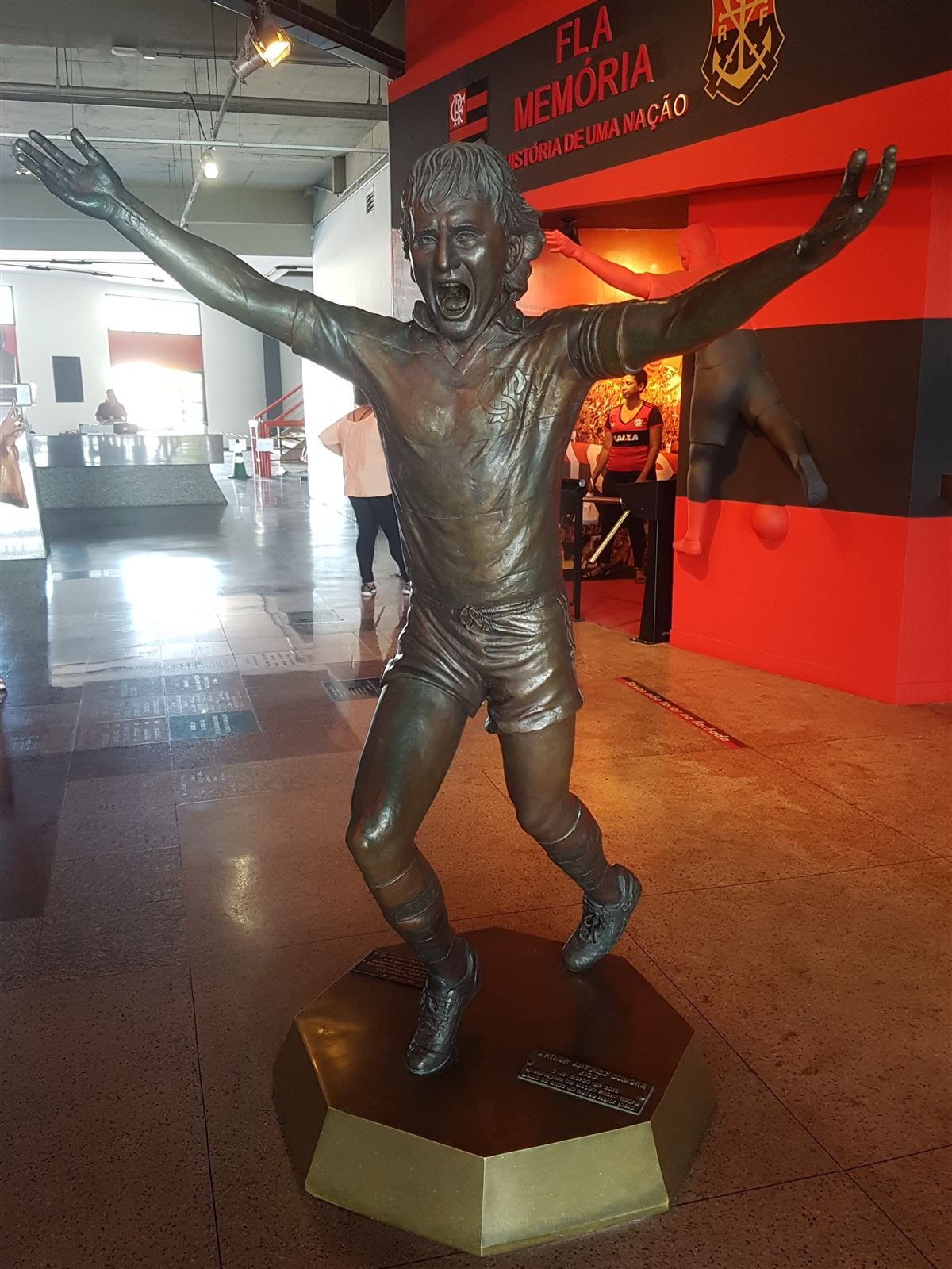 Estátua de Zico em exposição na Gávea, no Rio de Janeiro